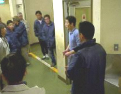 学校用務員の実態と正規職員での配置の必要性とは