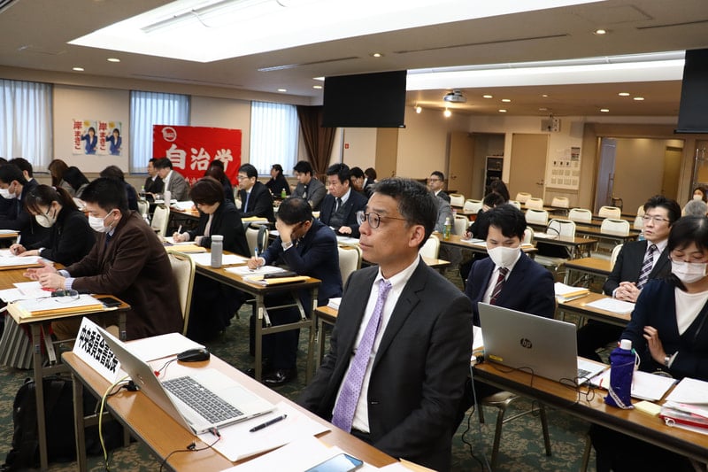 【中古】 労働組合運動基本文献集 決議・決定編/日本共産党中央委員会出版局/日本共産党 労働組合運動基本文献集(政策・論文編) 中古本・書籍 | ブック