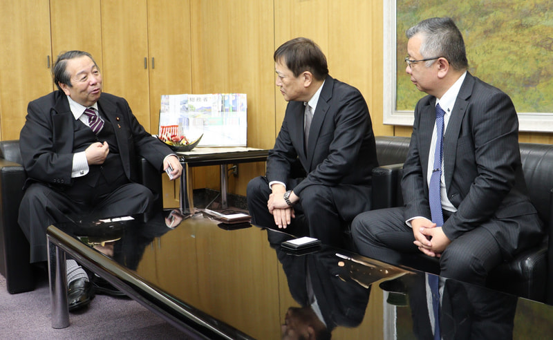 石上委員長、伊藤書記長が村上誠一郎総務大臣と会見～給与法改正案の